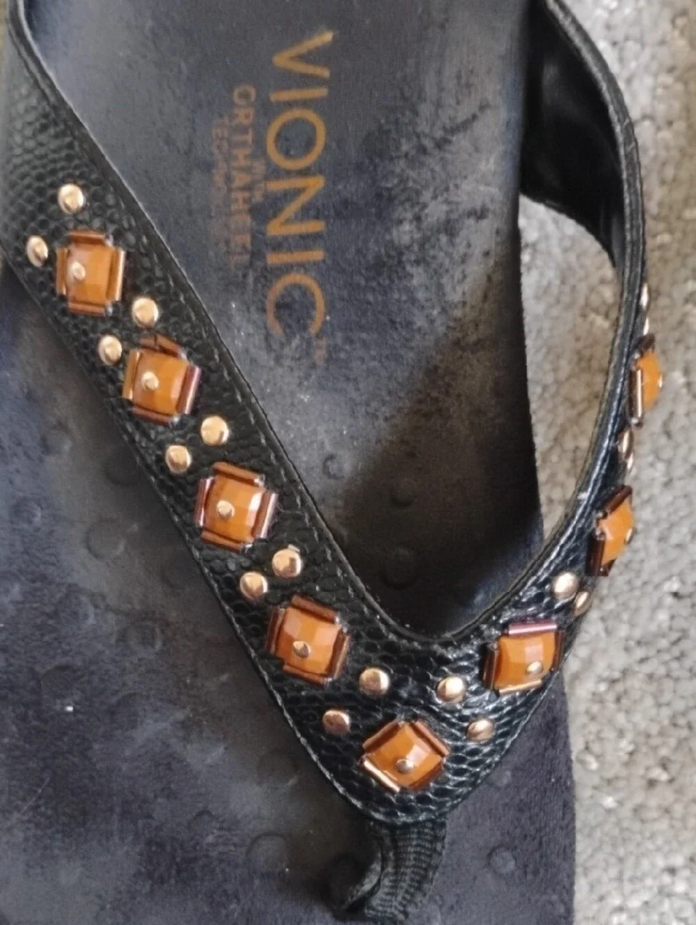 Vionic Black Sandal Thongs with Brown Gem Accents. Women's 8.